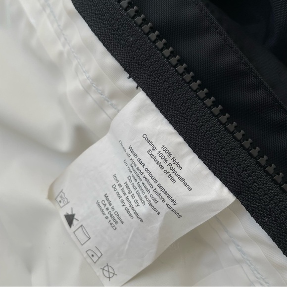 MEC Women’s Waterproof Black Outdoor Raincoat - Picture 6 of 8